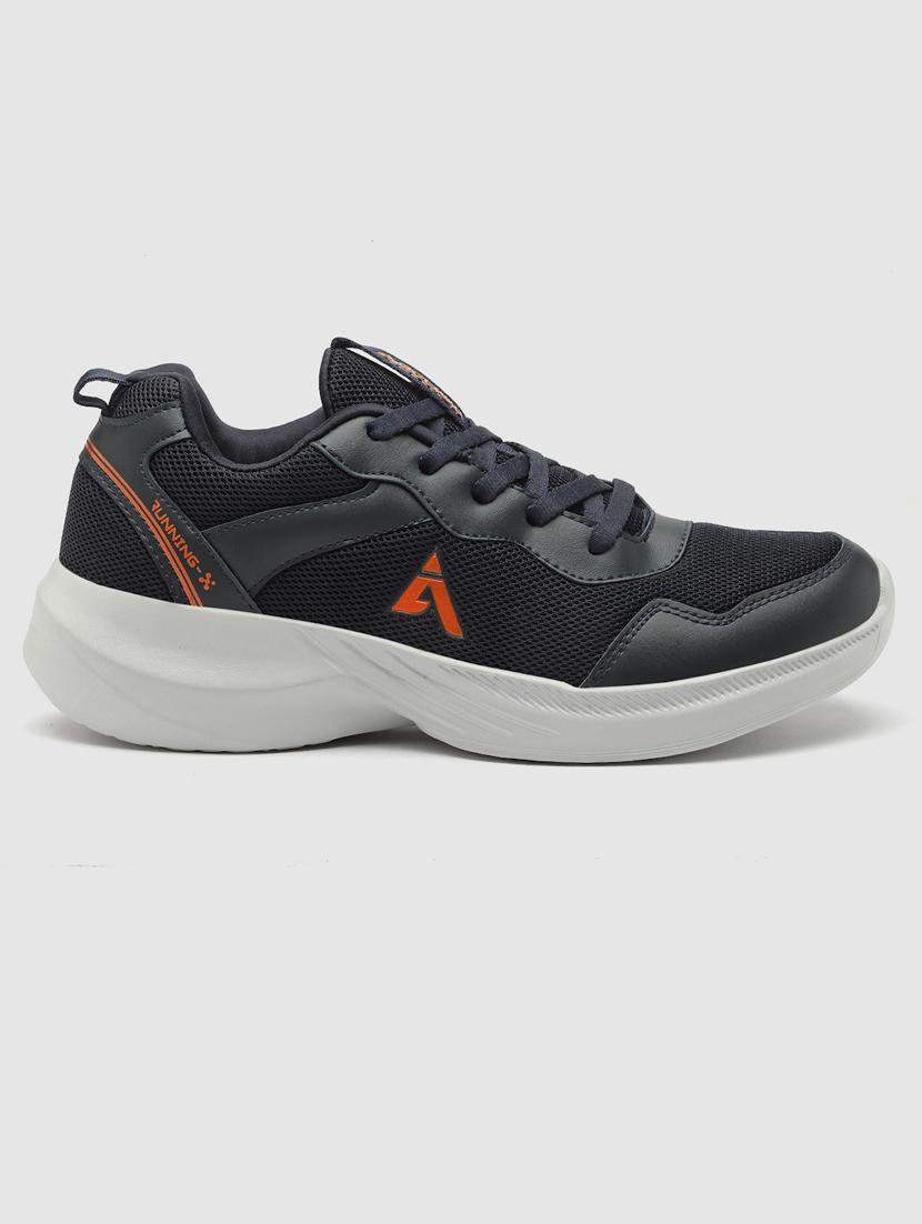 men lace up sports shoes - 21460774 - Standard Image - 3