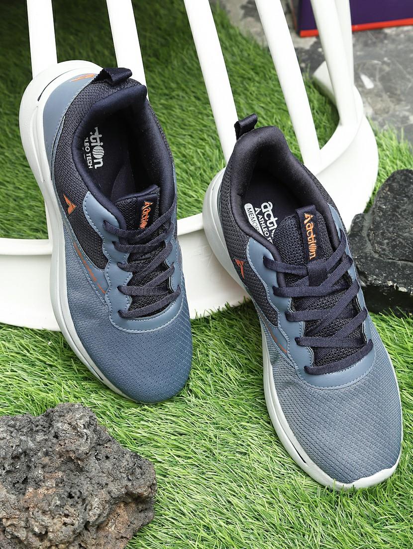 men lace up sports shoes - 21460777 -  Zoom Image - 0