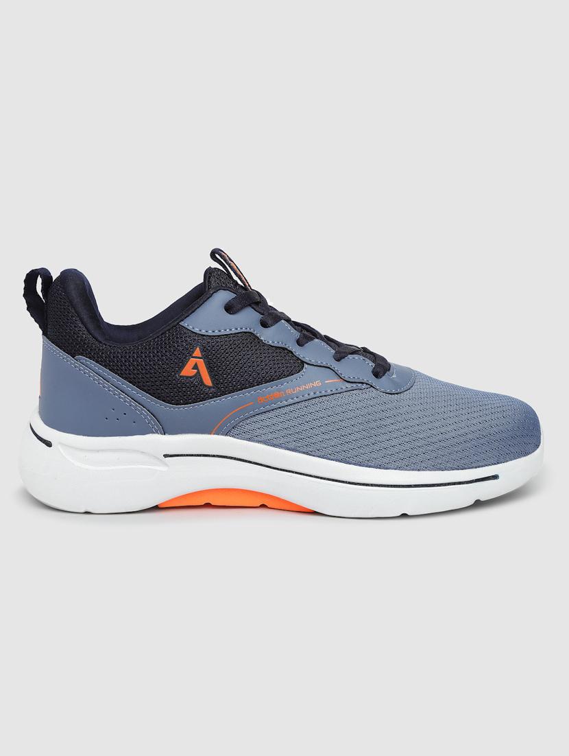men lace up sports shoes - 21460777 - Standard Image - 3