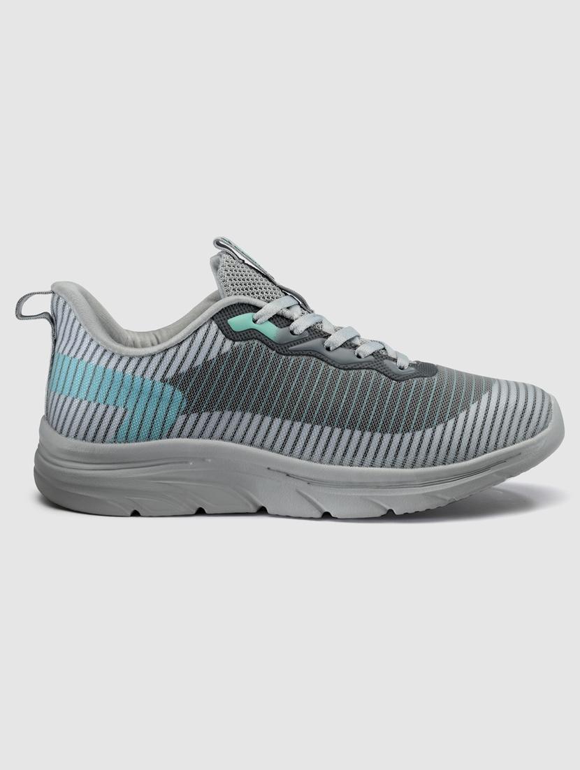 men lace up sports shoes - 21460780 - Standard Image - 3
