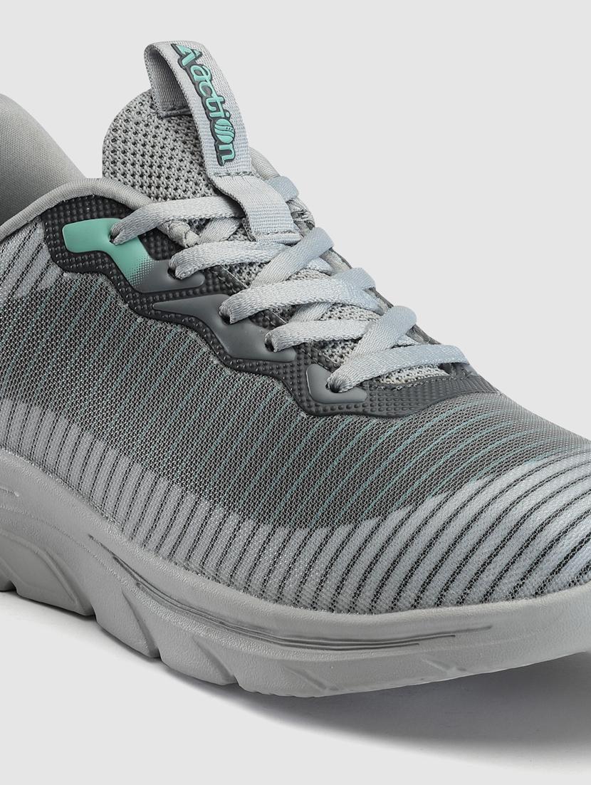 men lace up sports shoes - 21460780 - Standard Image - 5