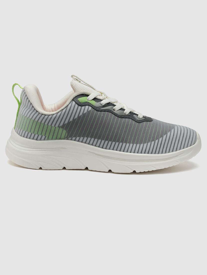 men lace up sports shoes - 21460781 - Standard Image - 3