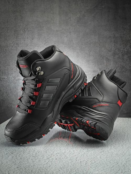 men lace up sports shoes - 21460786 -  Standard Image - 0