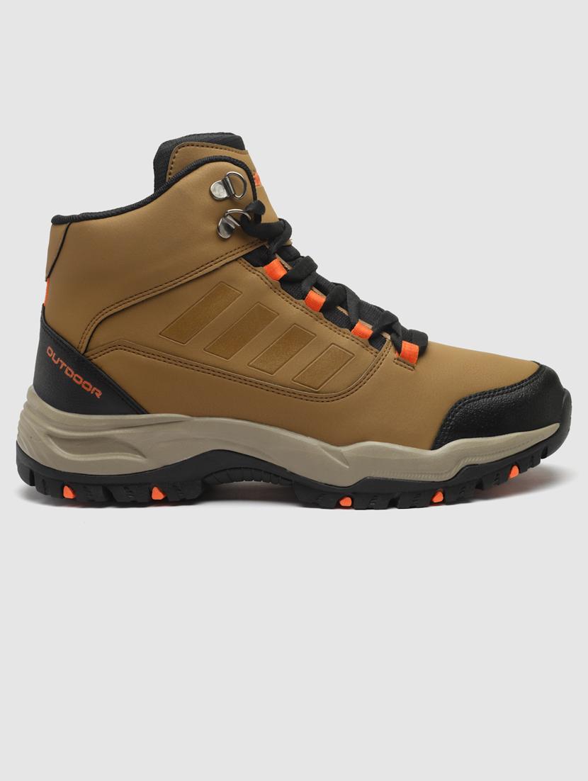 men lace up sports shoes - 21460787 - Standard Image - 3
