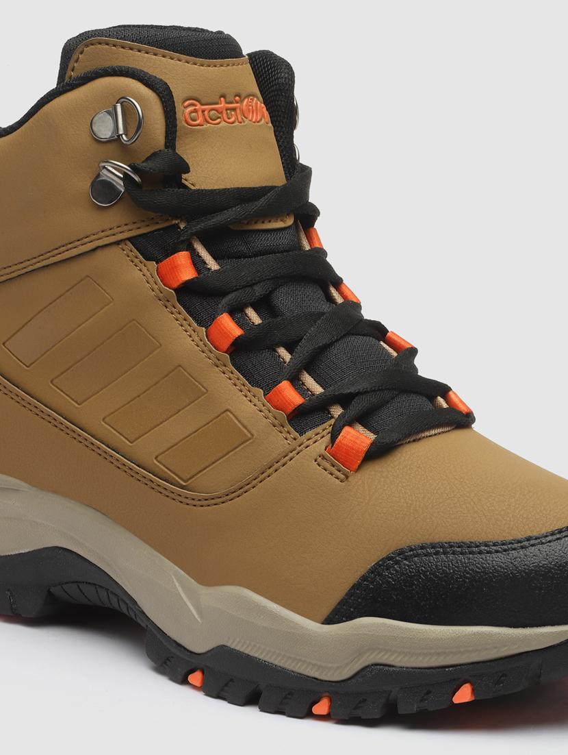 men lace up sports shoes - 21460787 - Standard Image - 5