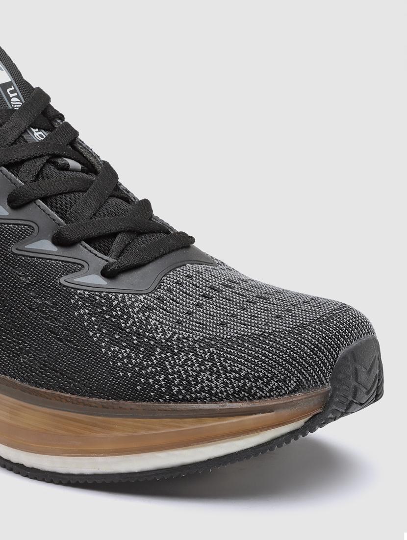 men lace up sports shoes - 21460797 - Standard Image - 5