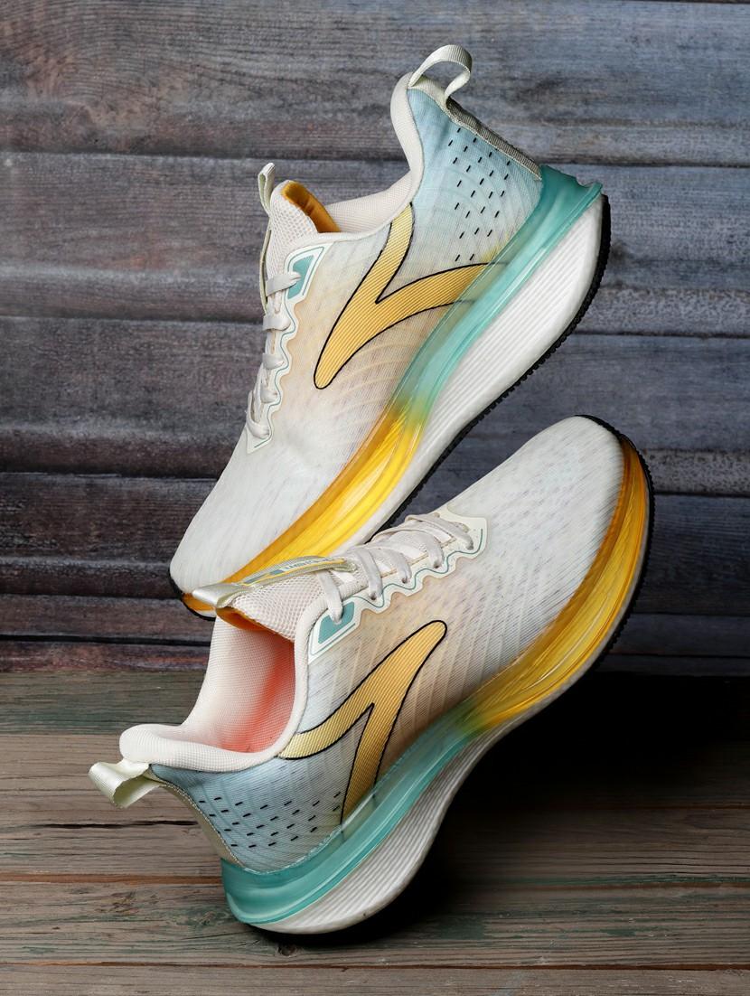 men lace up sports shoes - 21460803 - Zoom Image - 0