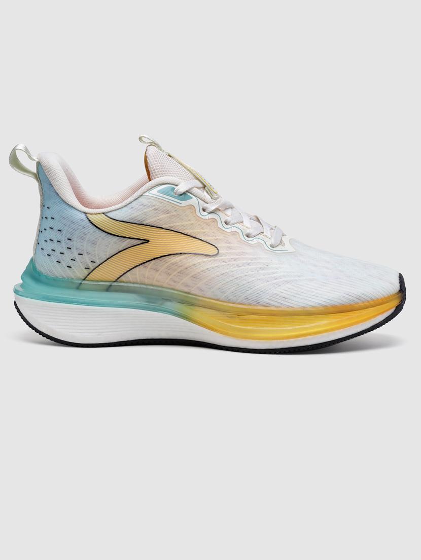 men lace up sports shoes - 21460803 - Standard Image - 3