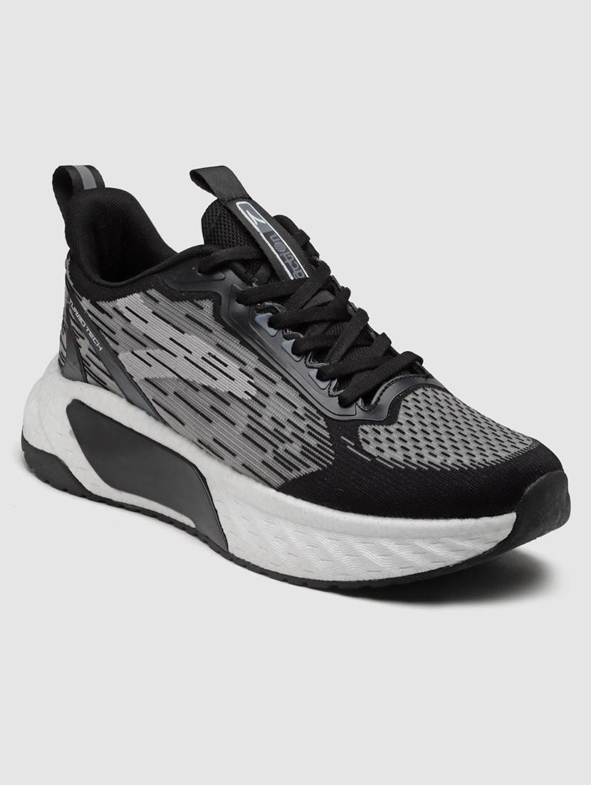 men lace up sports shoes - 21460848 - Standard Image - 3