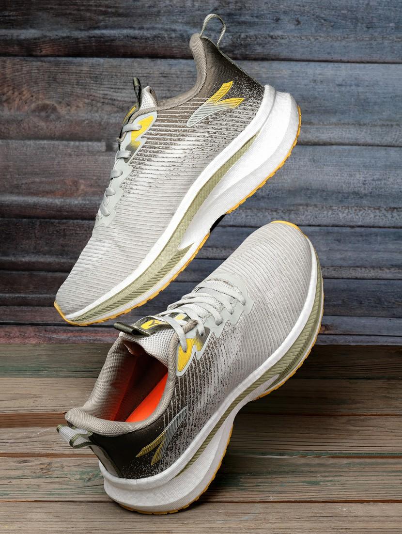 men lace up sports shoes - 21460874 - Zoom Image - 0