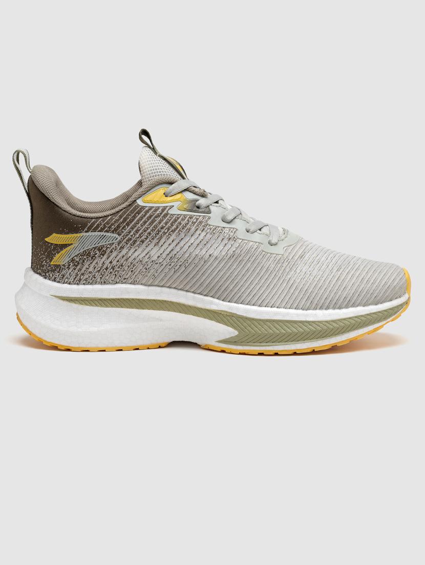 men lace up sports shoes - 21460874 - Standard Image - 3