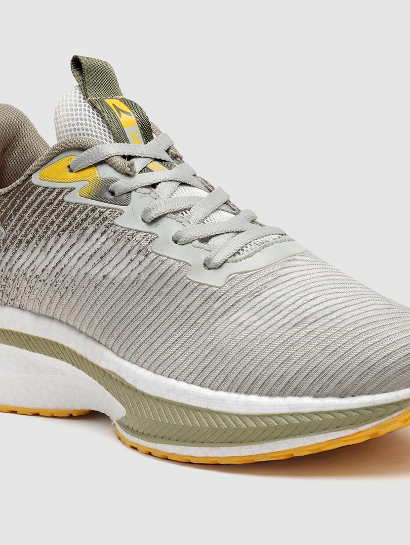 men lace up sports shoes - 21460874 - Standard Image - 5