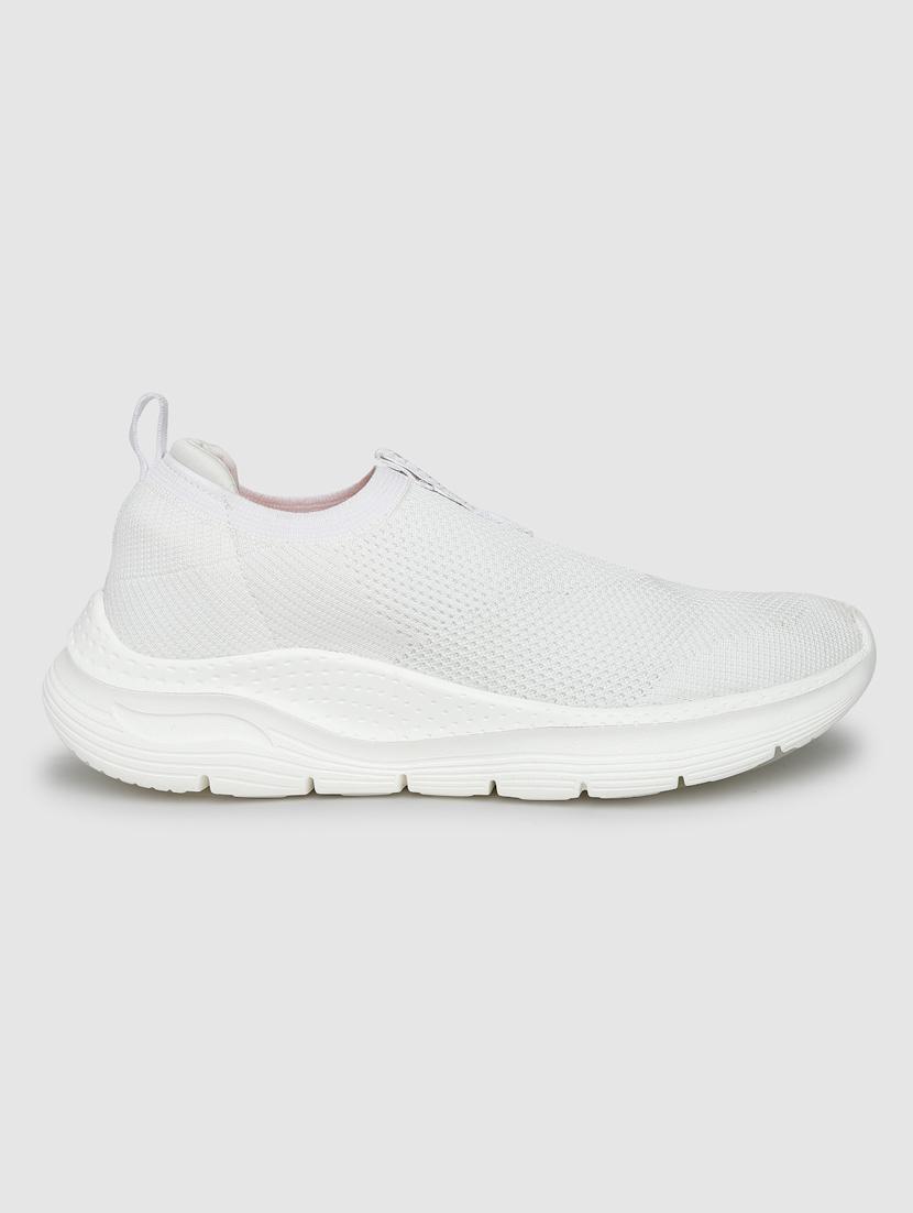 men slip on sports shoes - 21460902 - Standard Image - 3