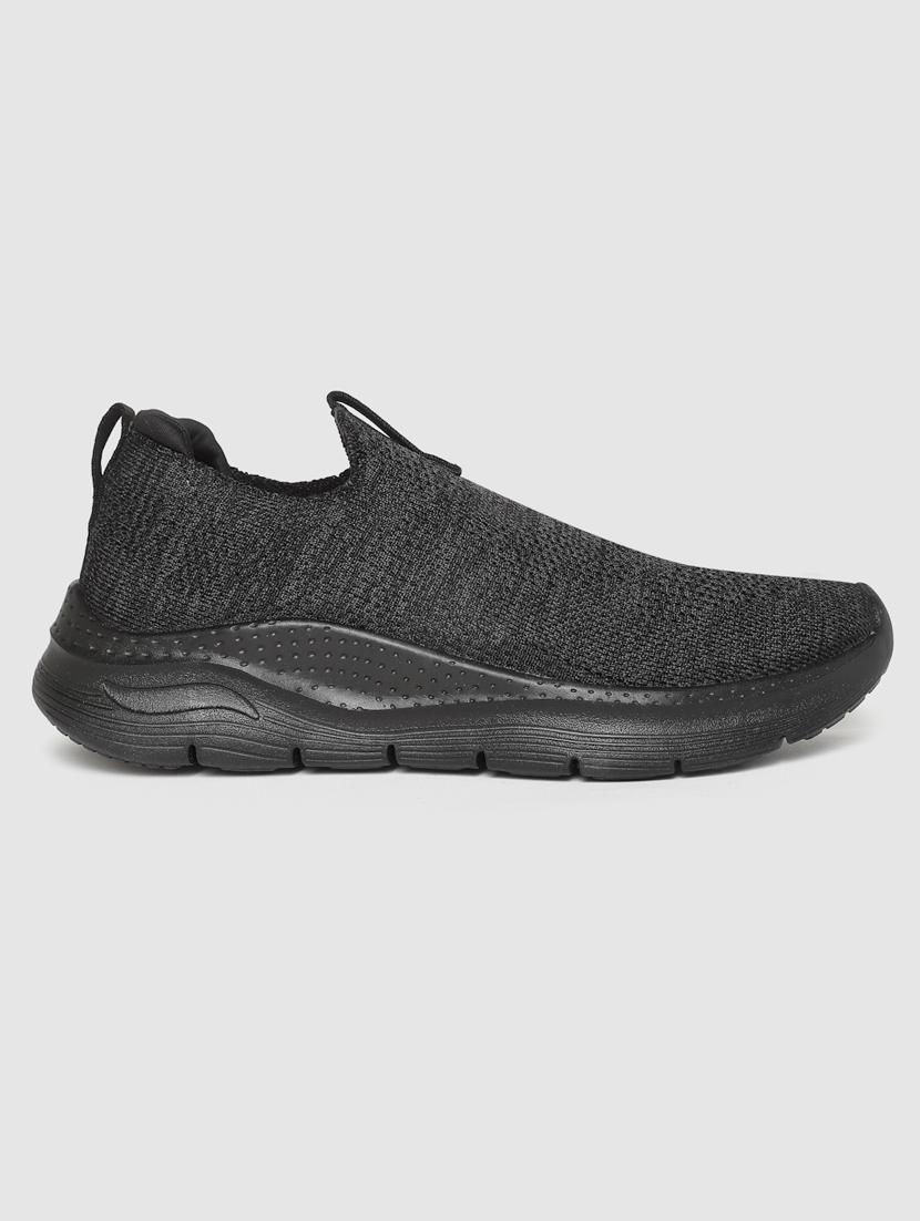 men slip on sports shoes - 21460903 - Standard Image - 3
