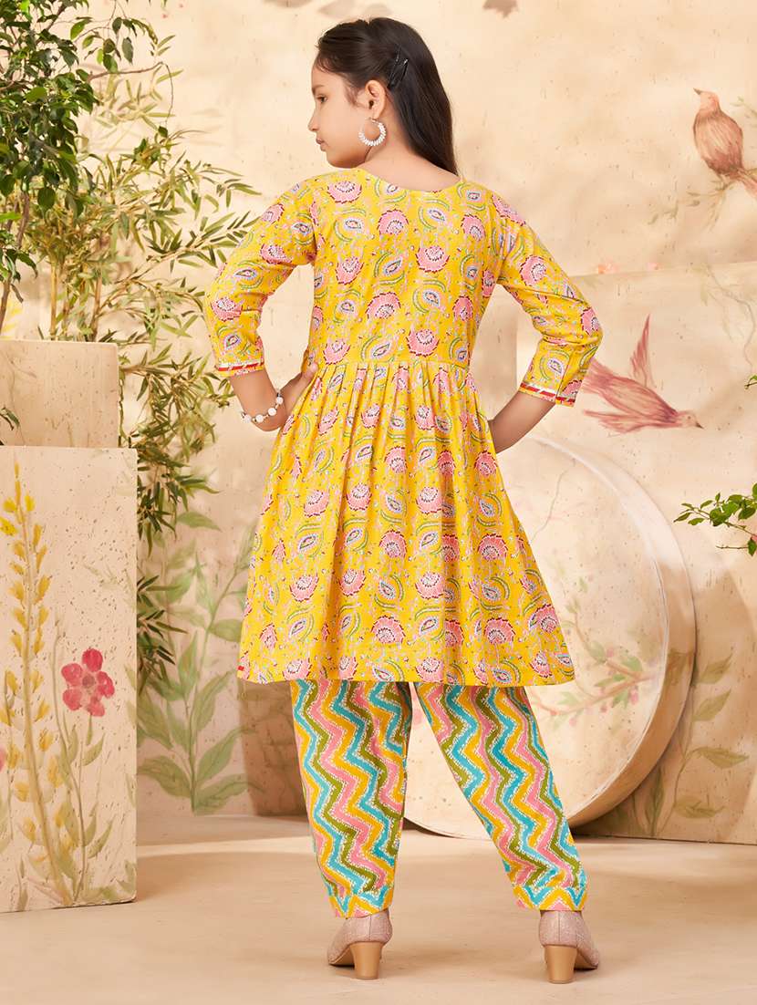 girls yellow cotton kurta pant suit set - 21462603 -  Standard Image - 3