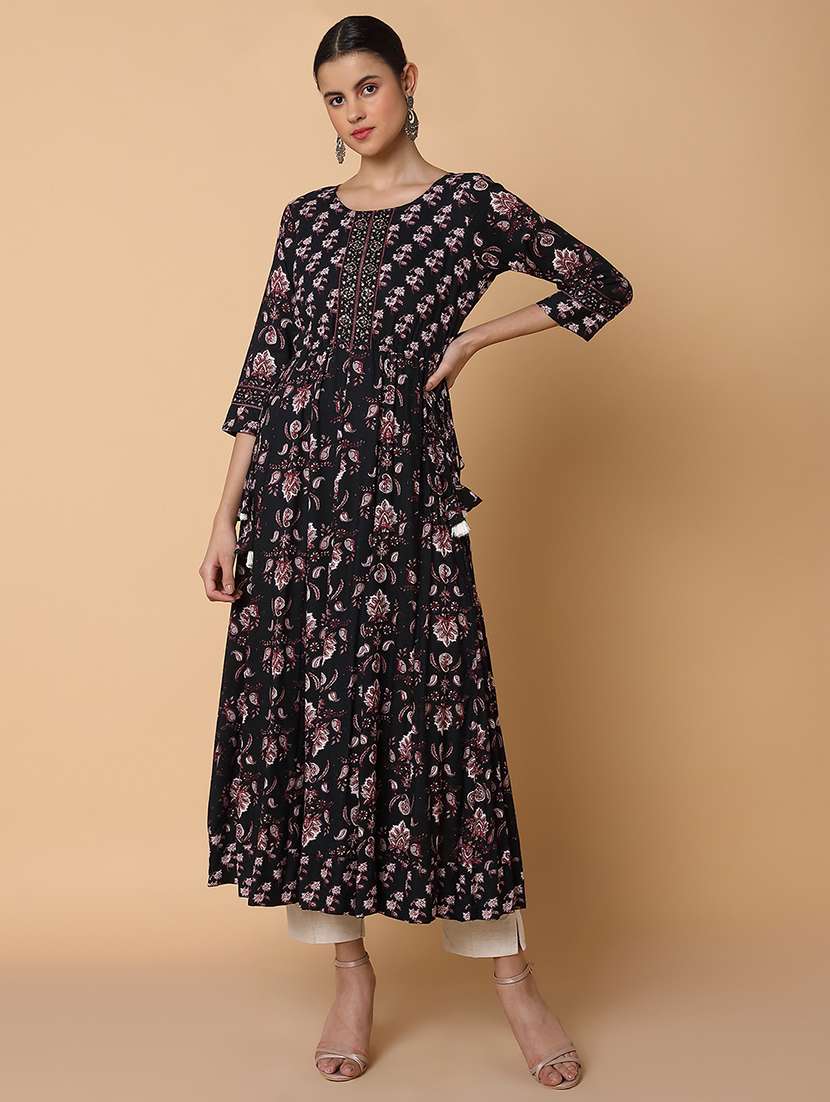 women three quarter sleeve anarkali kurta - 21463668 - Zoom Image - 0