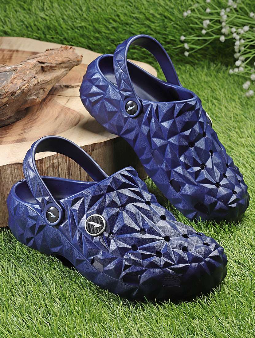 men solid slip on clogs