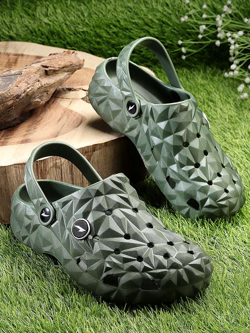 men solid slip on clogs