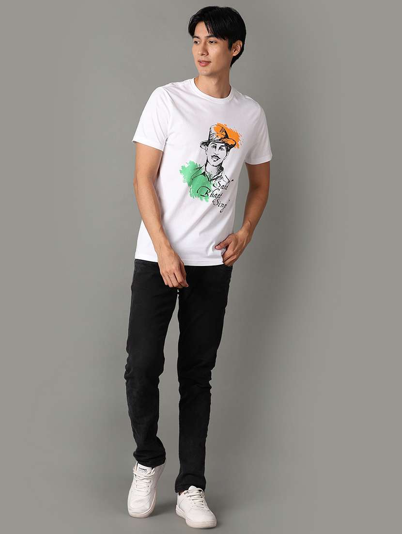 men round neck front print t-shirt - 21467910 -  Standard Image - 3