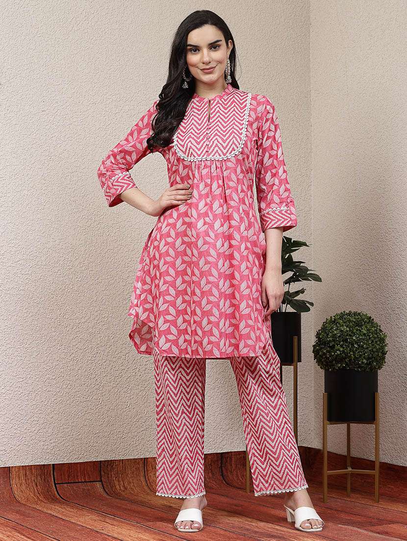 women pink printed kurta palazzo set