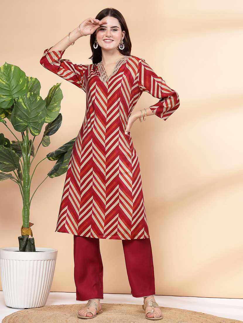 women maroon chevron printed kurta pant set