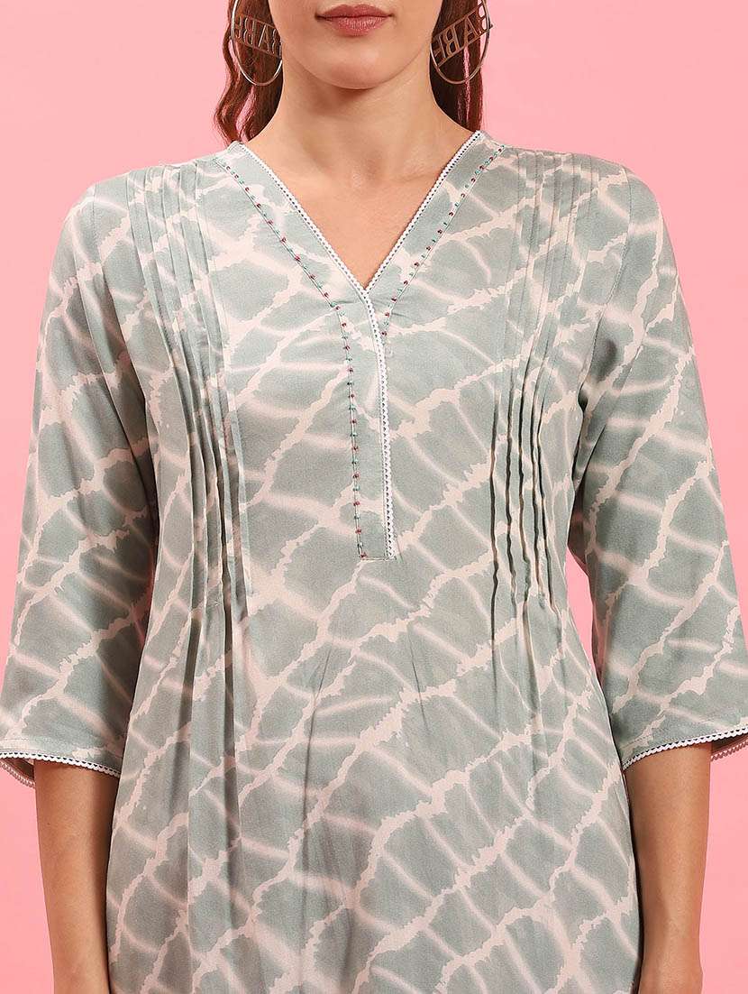 women green rayon straight kurta - 21473593 - Standard Image - 5