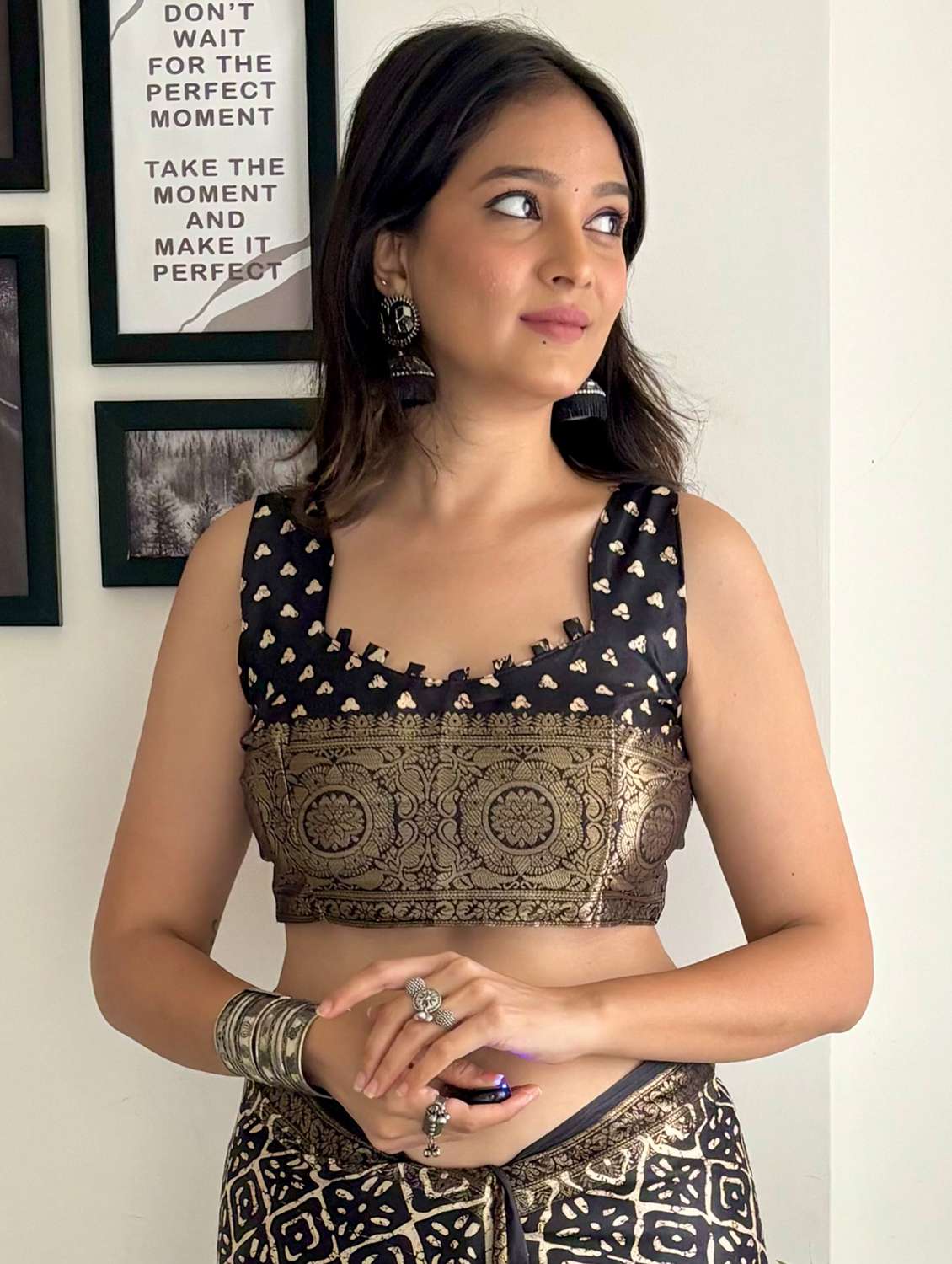 women black printed saree - 21481103 -  Standard Image - 3