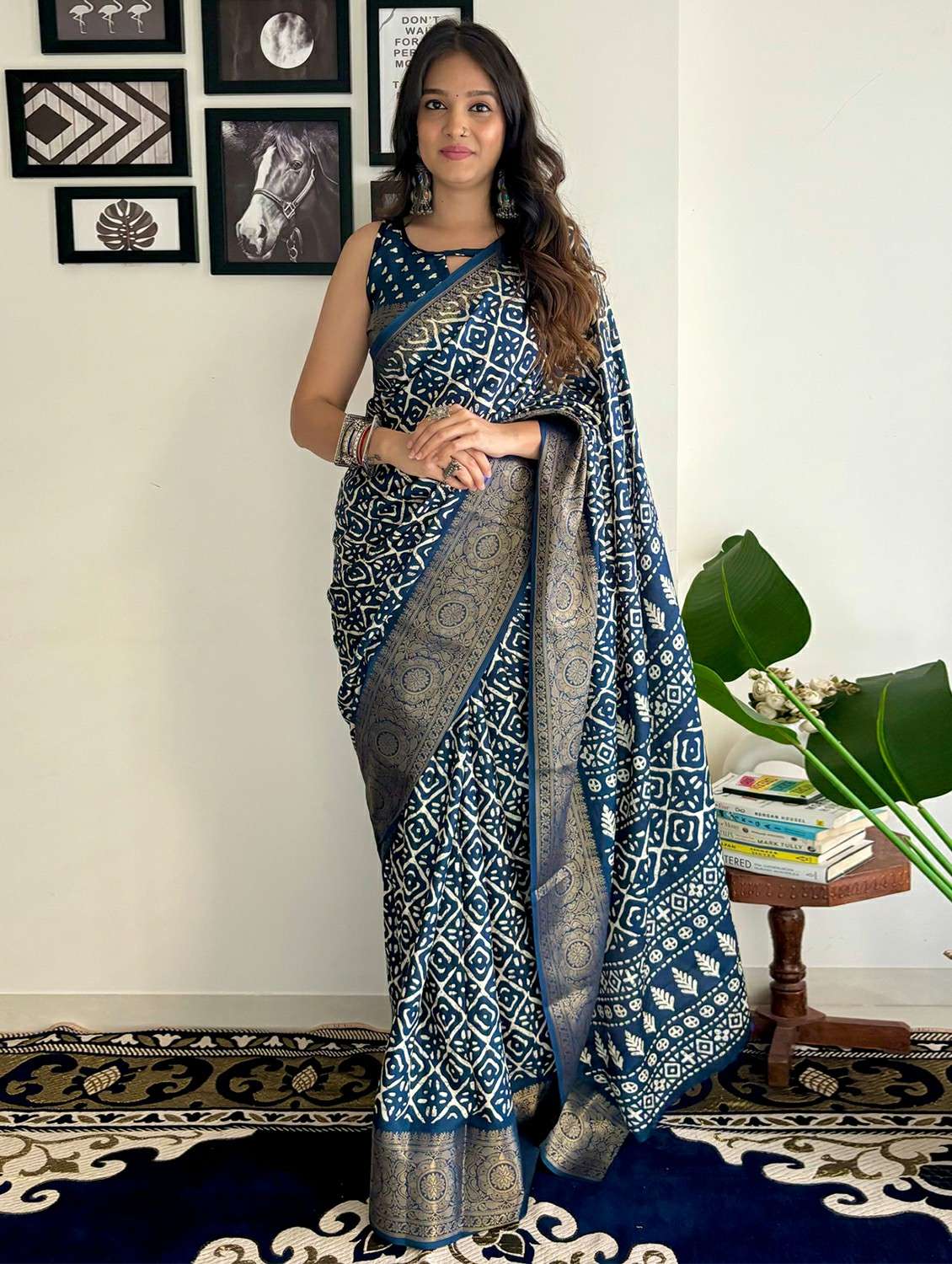 women blue printed saree - 21481104 - Zoom Image - 0