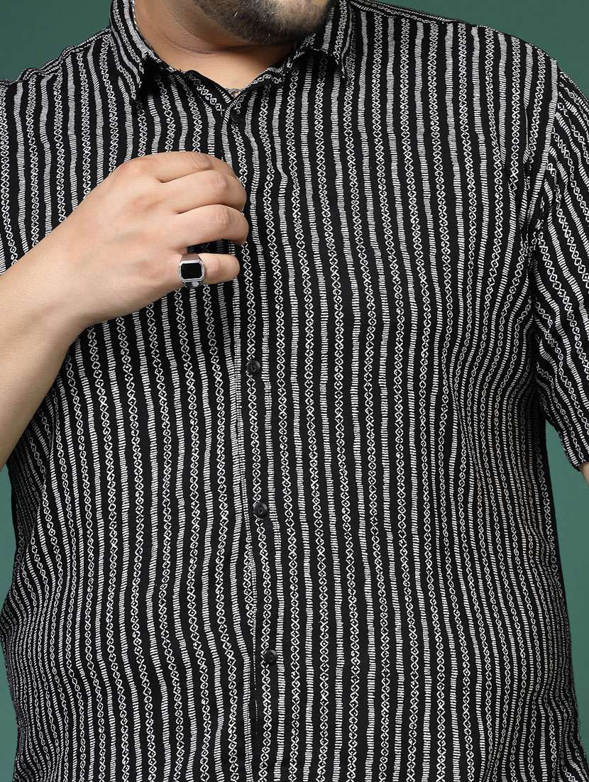 men short sleeved striped casual shirt - 21484901 -  Standard Image - 5