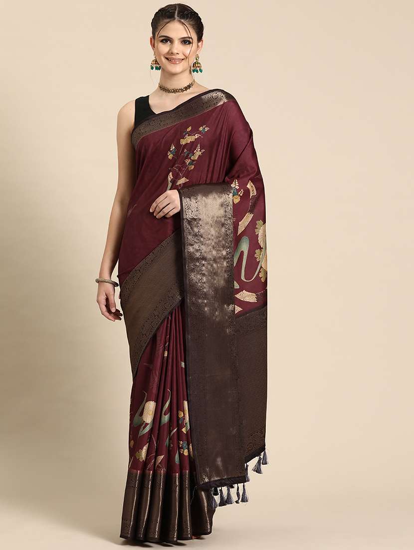  women self-design bordered saree with blouse