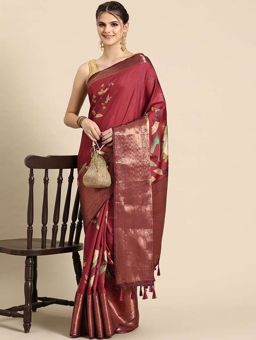  women self-design bordered saree with blouse