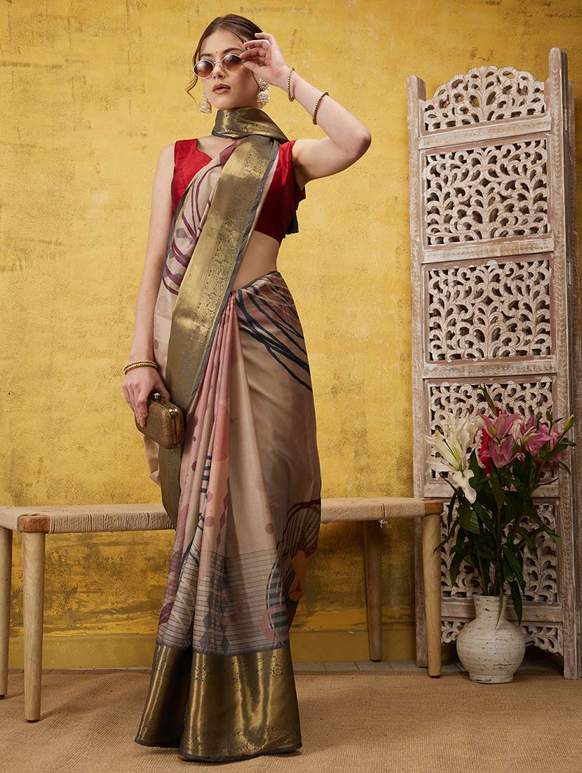 women self-design bordered saree with blouse