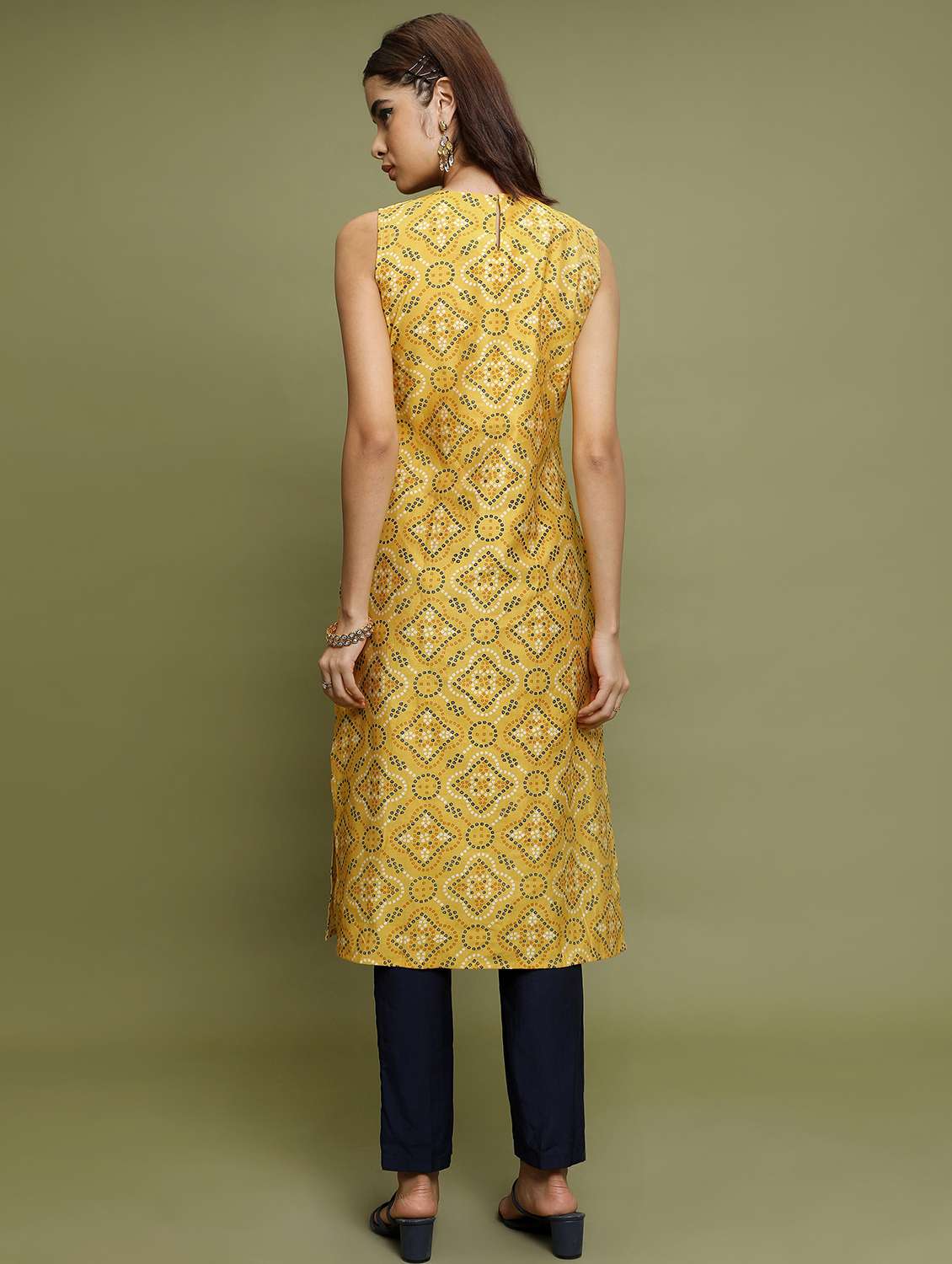 yellow printed kurta pant set - 21486406 - Standard Image - 3