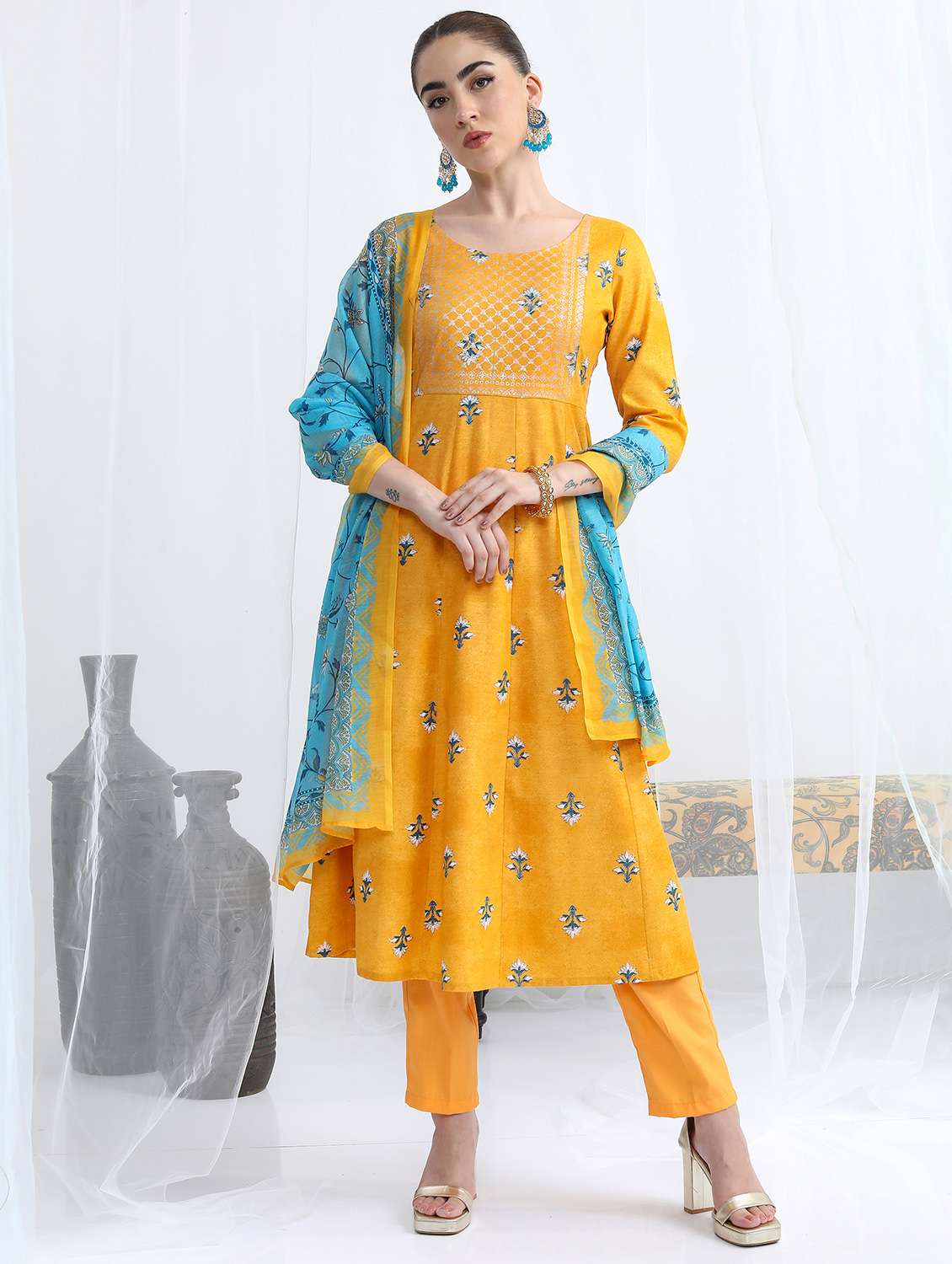 women floral kurta pant set with dupatta - 21486418 - Zoom Image - 0