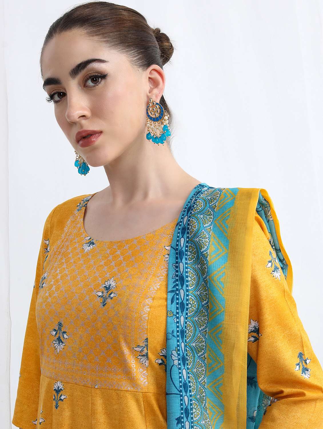 women floral kurta pant set with dupatta - 21486419 -  Standard Image - 3