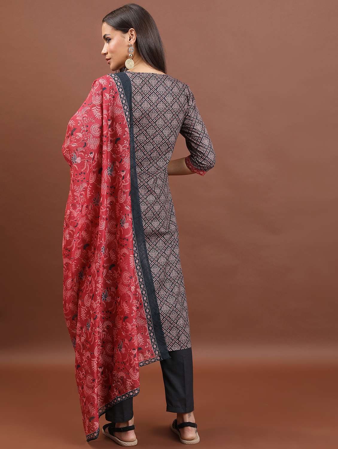 women printed notch neck kurta pant set with dupatta - 21486456 -  Standard Image - 3