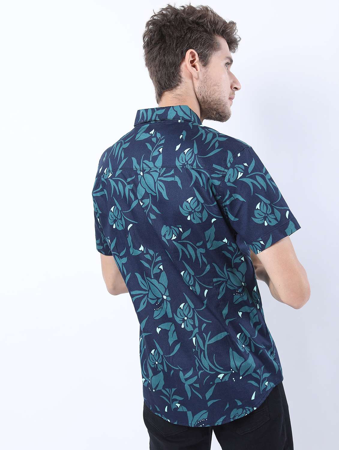 men short sleeved printed casual shirt - 21487164 -  Standard Image - 3