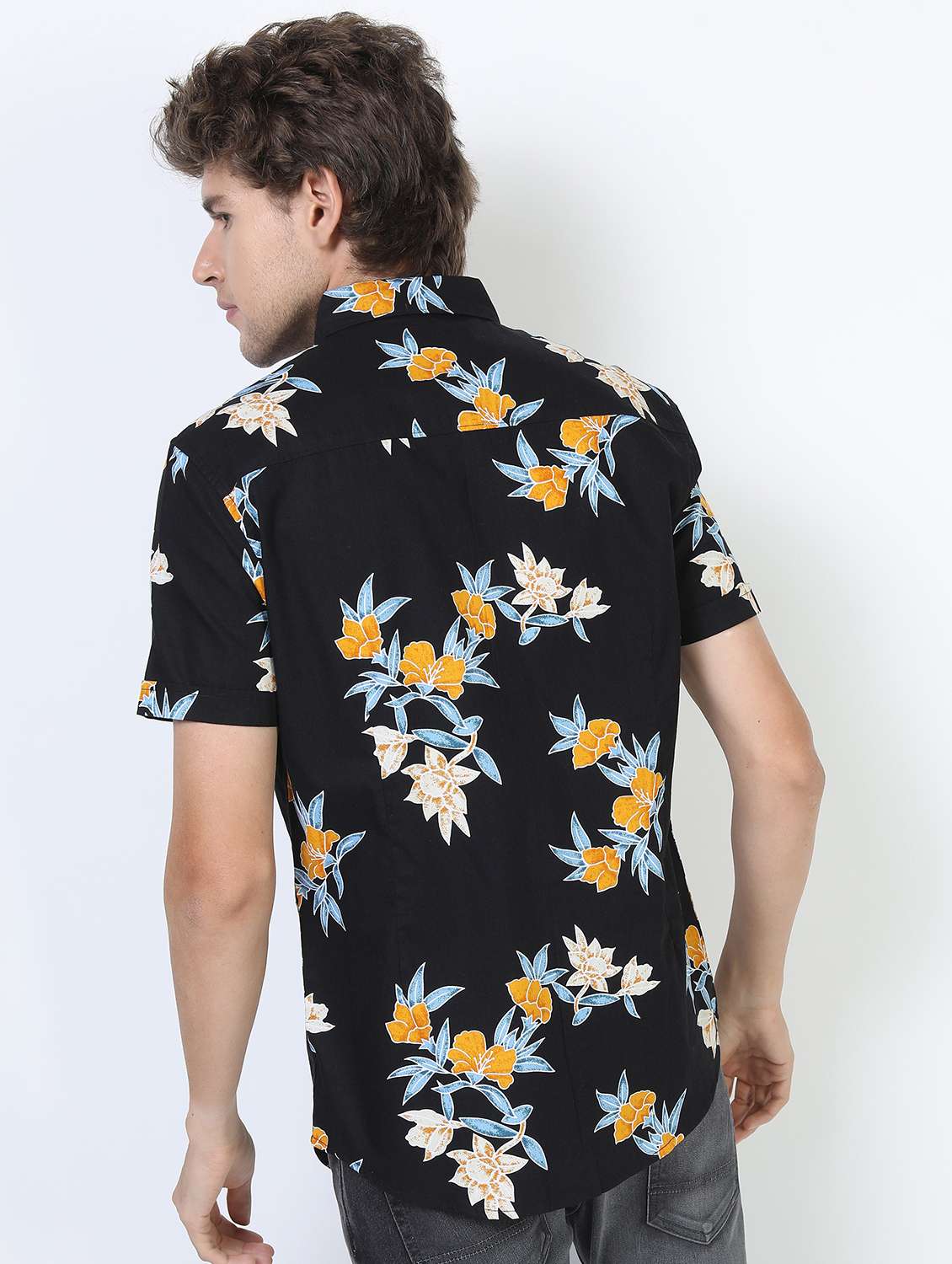 men collared short sleeves casual shirt - 21487267 -  Standard Image - 3