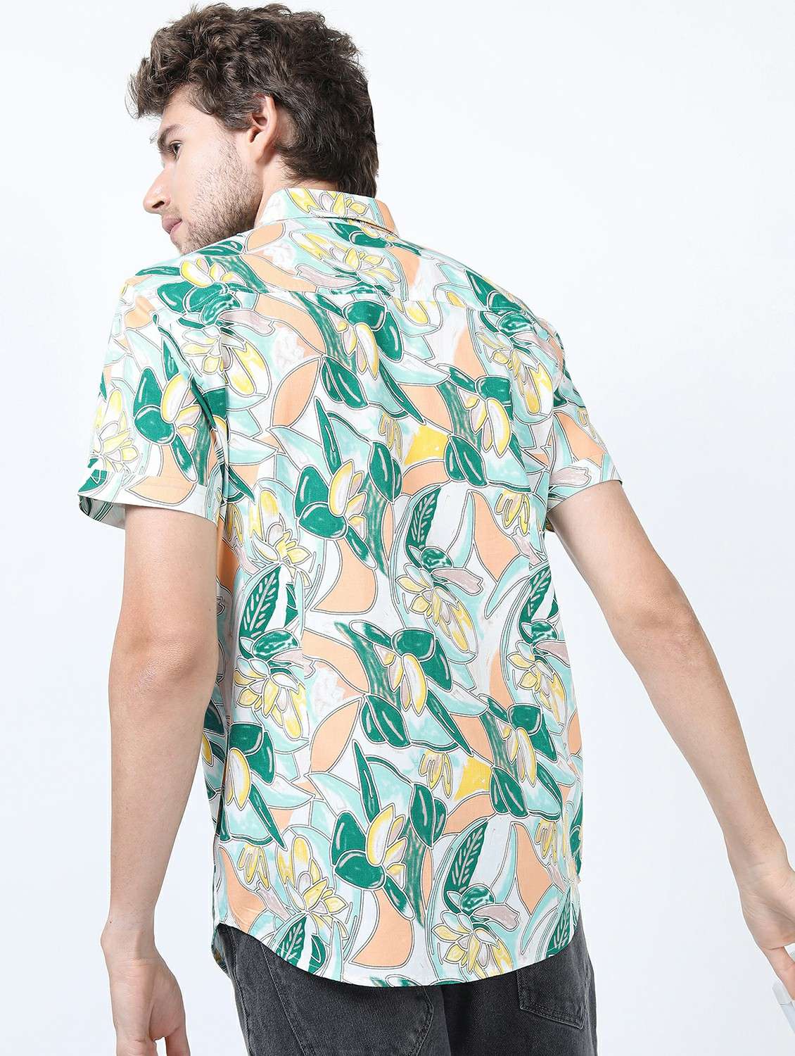 men collared short sleeves casual shirt - 21487289 -  Standard Image - 3