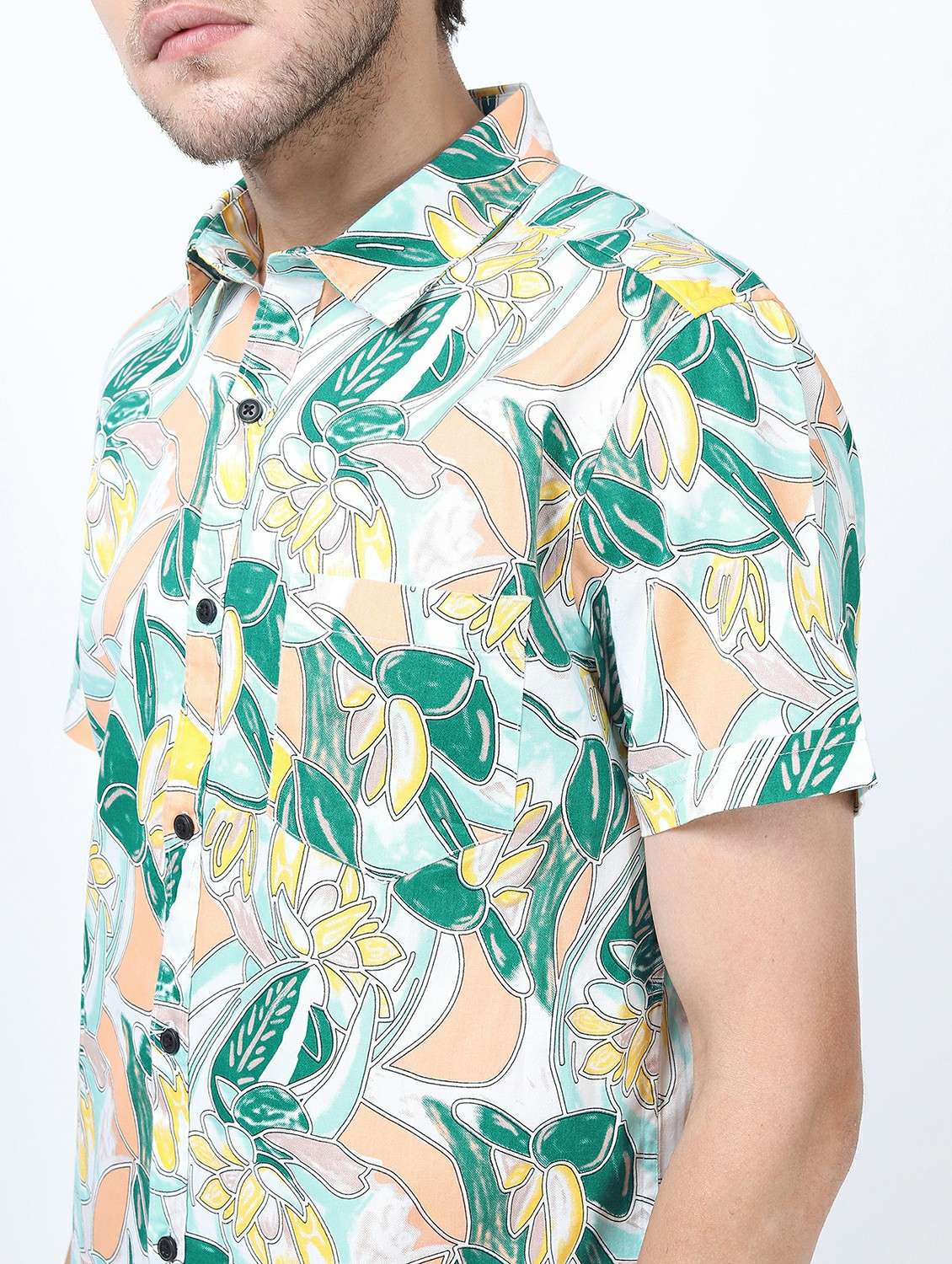 men collared short sleeves casual shirt - 21487289 -  Standard Image - 5