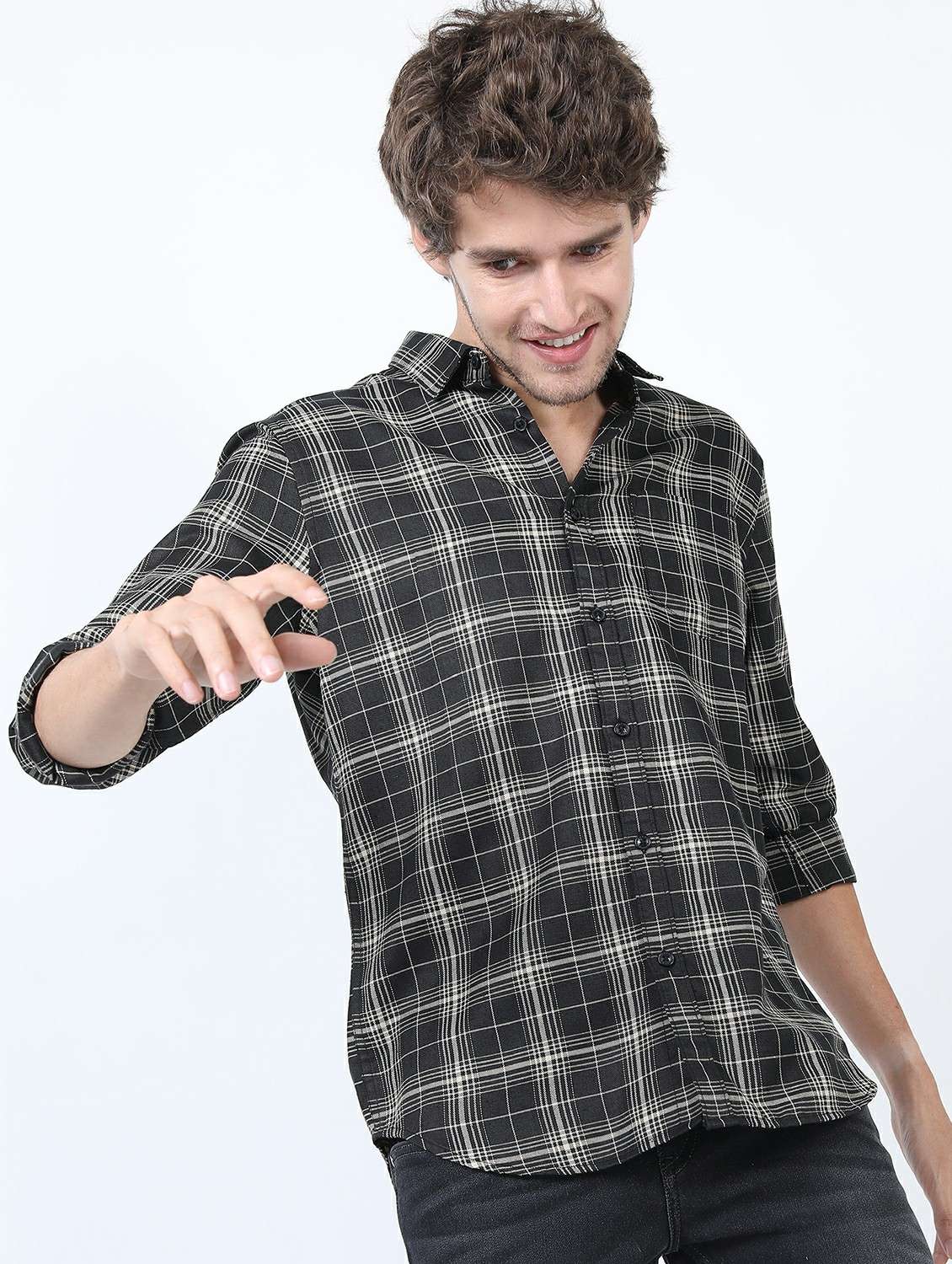 men collared long sleeves casual shirt