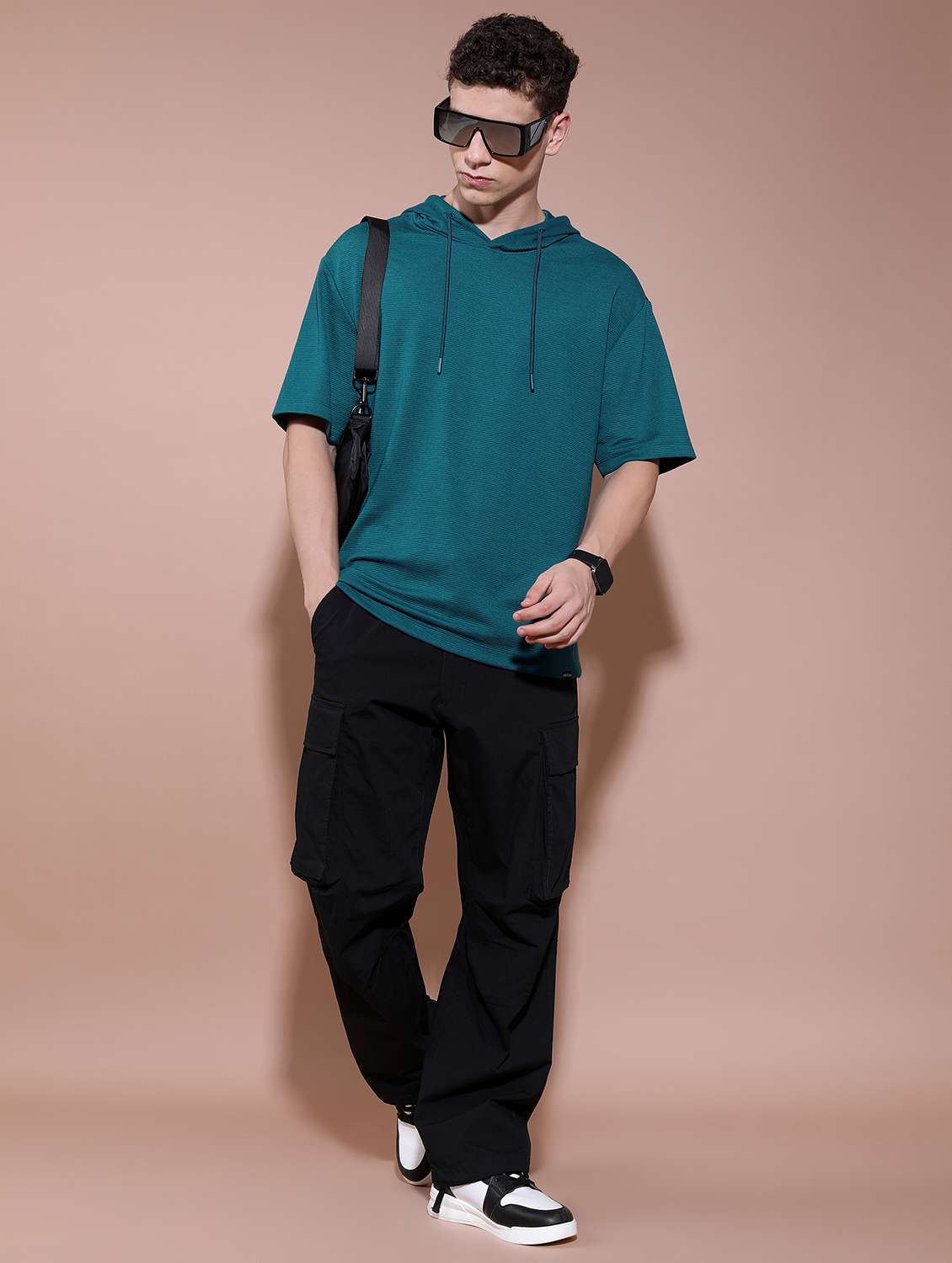 men hooded neck plain t-shirt - 21487889 -  Standard Image - 3