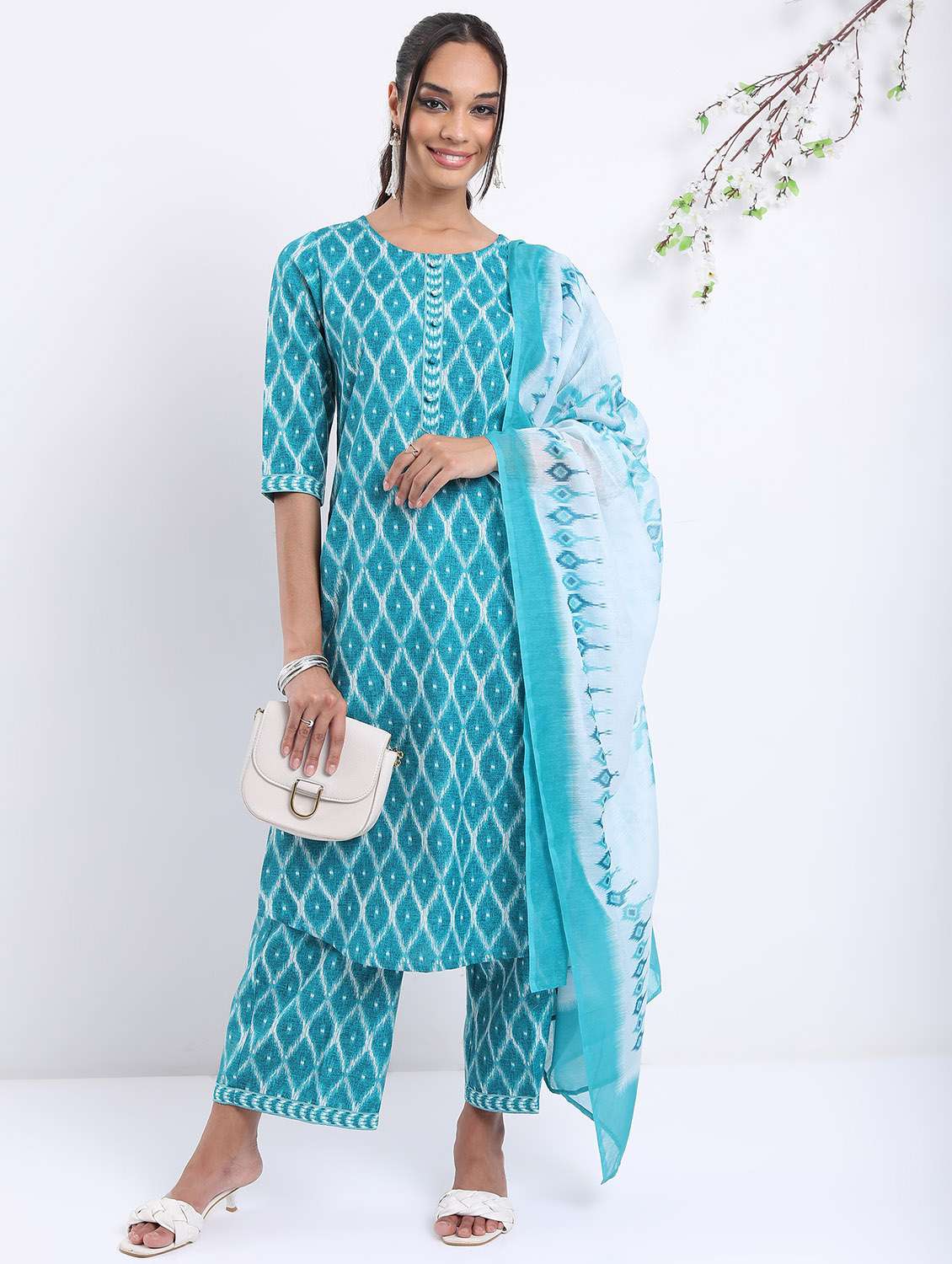 women ikat printed kurta palzzo set with dupatta