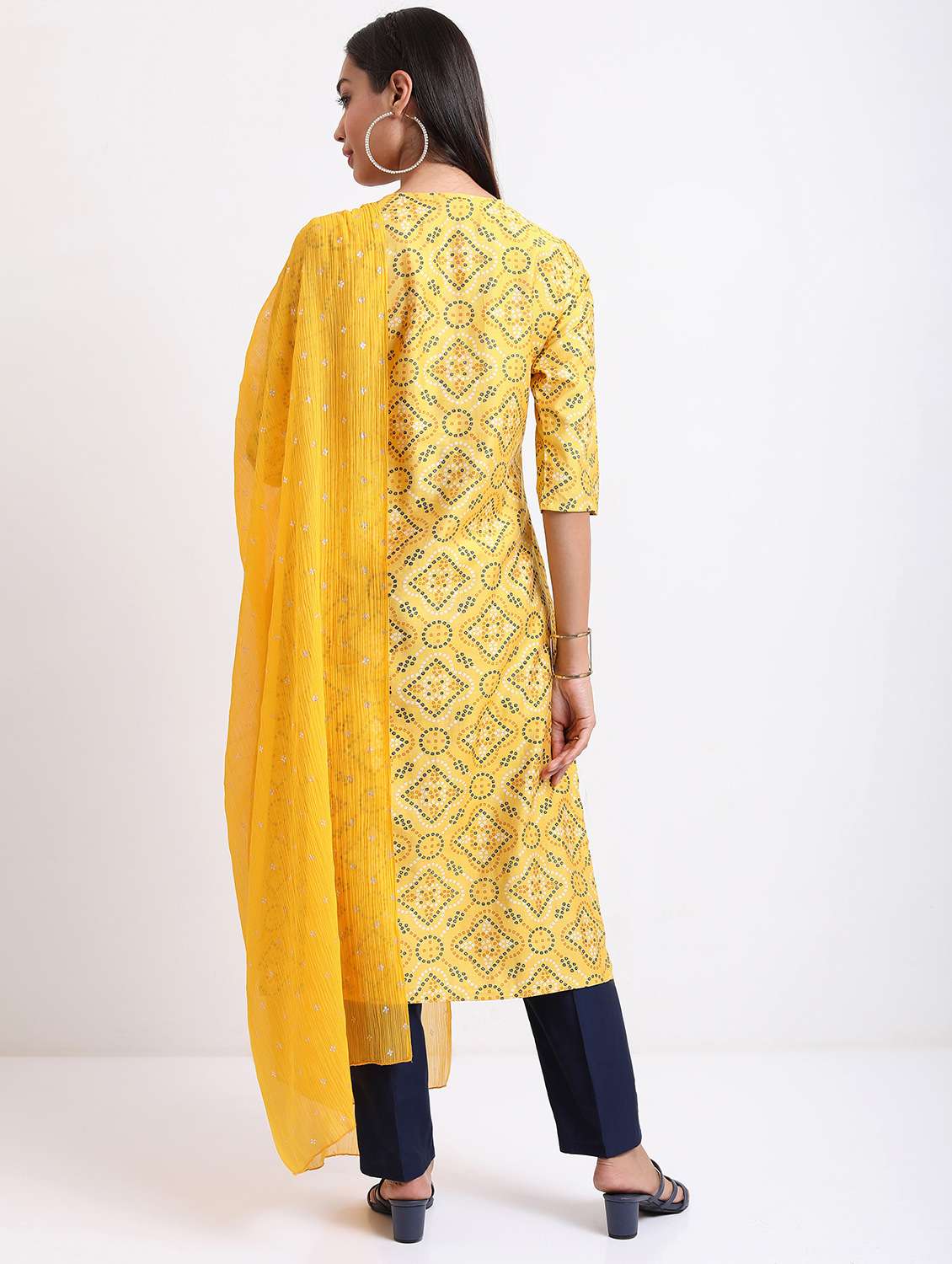 women bandhani printed kurta pant set with dupatta - 21488153 -  Standard Image - 3