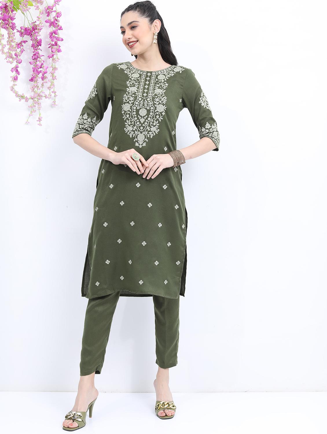 green embroidered kurta pant set - 21488236 - Zoom Image - 0