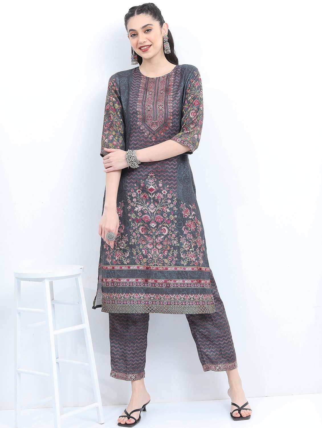 women grey round neck kurta pant set
