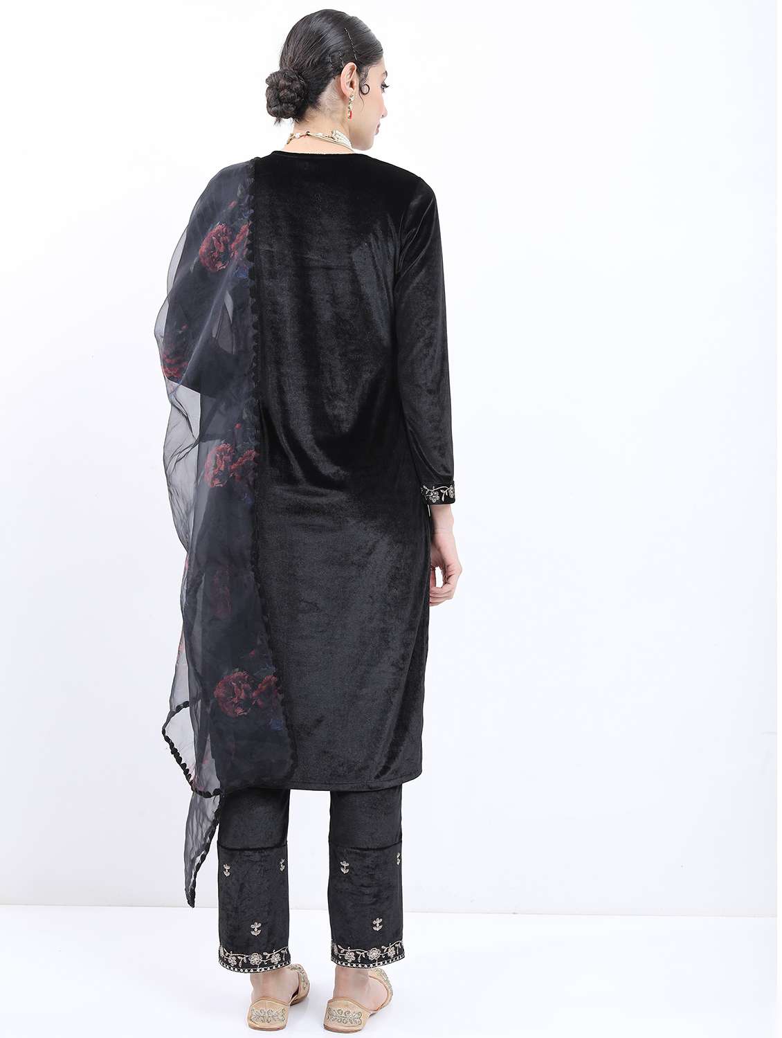 women black round neck kurta pant set with dupatta - 21488290 - Standard Image - 3