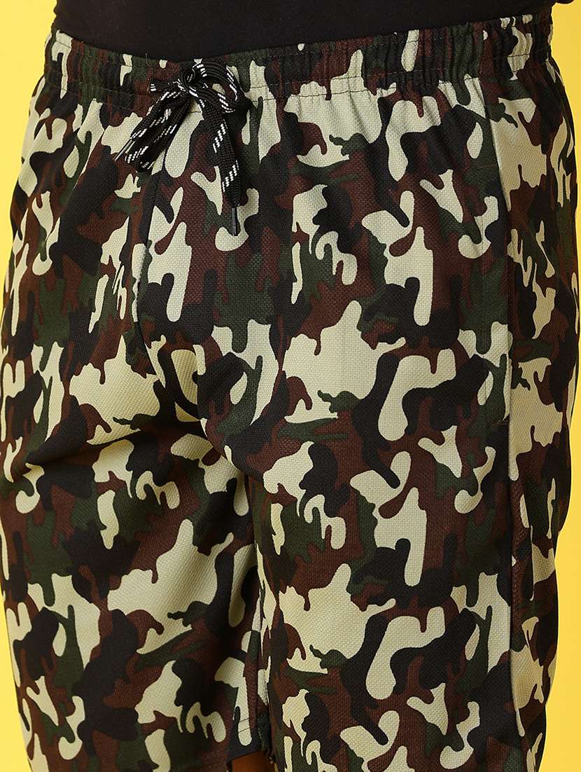 men camouflage printed shorts - 21490094 -  Standard Image - 5
