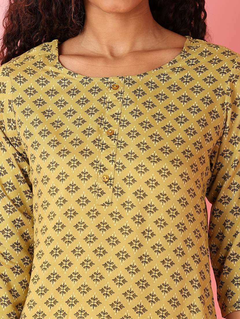 women three quarter sleeve straight kurti - 21490142 -  Standard Image - 5