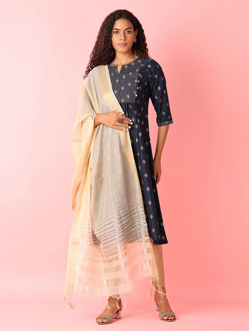 women cream striped dupatta 